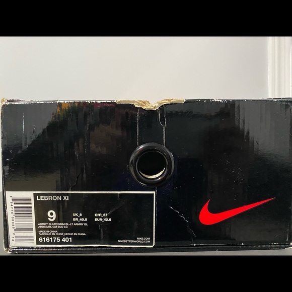 Nike - Picture 12 of 16